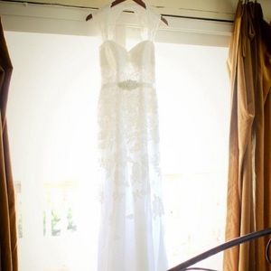 Davids Bridal Keyhole lace dress